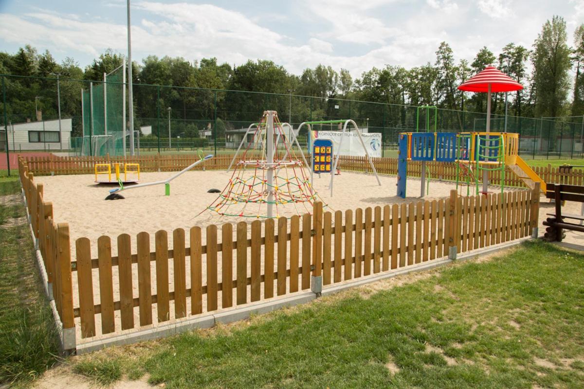 Camping Oaza Blonie Kornik Domki Standard Plus - 3 Pokoje Exterior photo